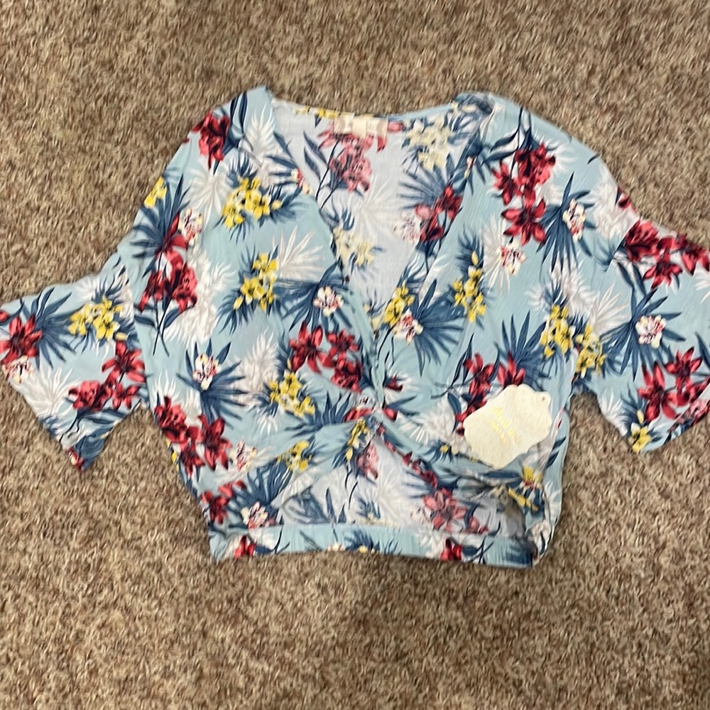 Altered state size medium floral top